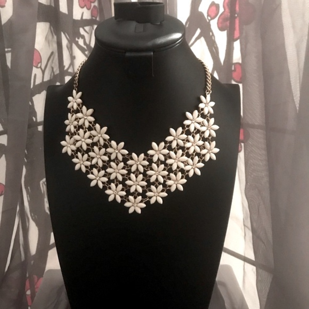 white daisys with rhinestone centers,  bib necklace